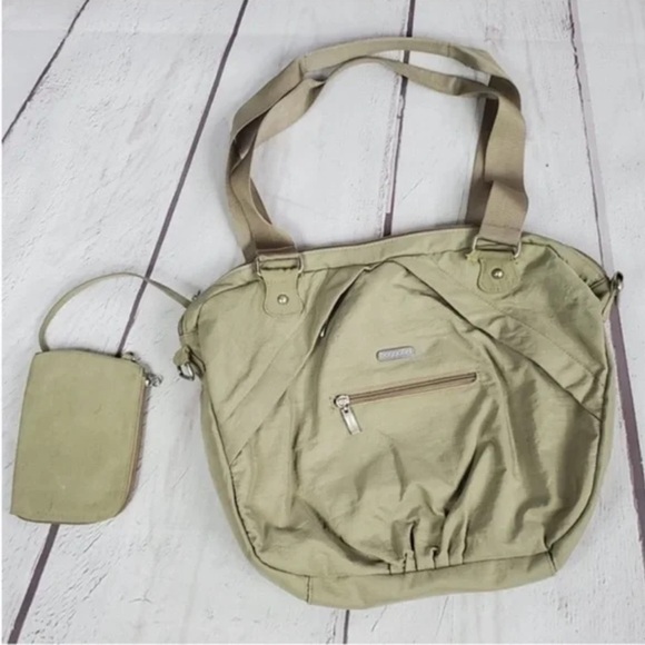 Baggallini Handbags - Baggallini Bag Green with detachable Shoulder cross body Straps and coin purse